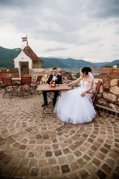 Wedding photographer Madalina Si Ciprian Ispas (fotoycafe). Photo of 22 October 2014