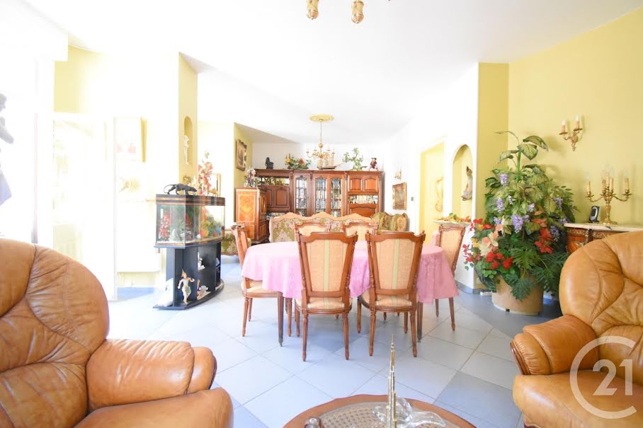 Vente appartement 4 pièces 170.69 m² à Vichy (03200), 374 000 €