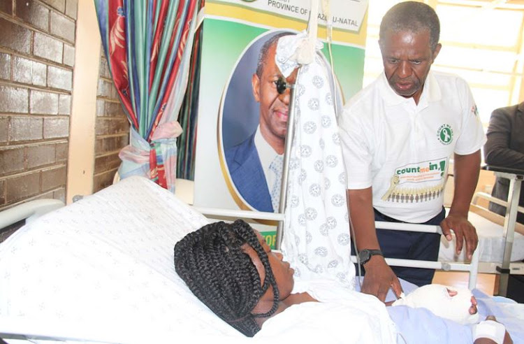 MEC Sibongiseni Dhlomo attends to a young patient injured by a firecrackers