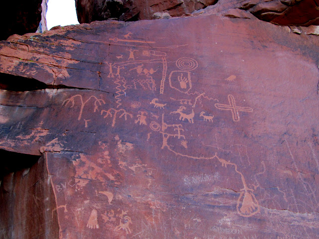 Atlatl Rock petroglyphs