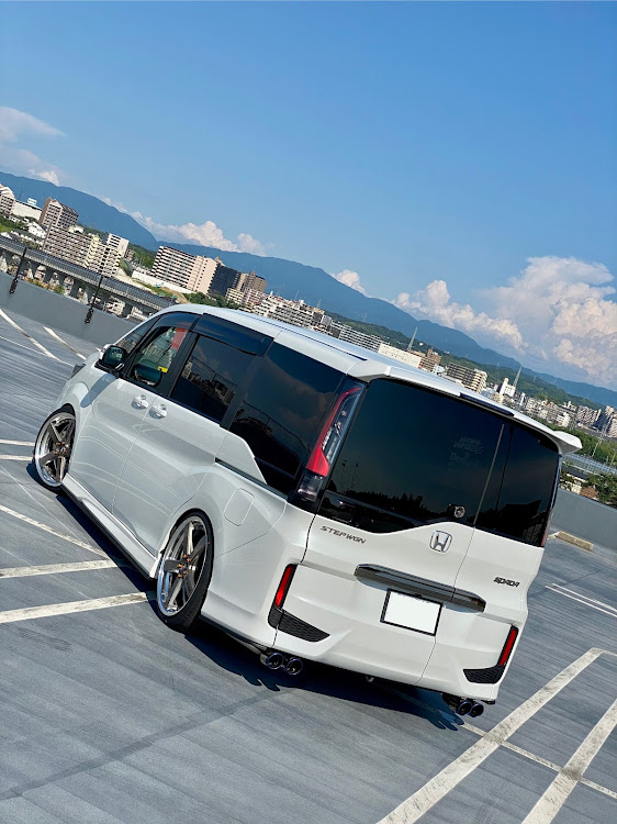 ステップワゴンスパーダのみんなでつくろうホイール図鑑・ホイール交換・20インチ・ジースト ST2・workwheelsに関するカスタム事例の投稿画像2枚目