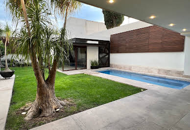 Maison avec piscine et terrasse 10