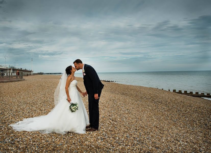 Fotografo di matrimoni Claire Pulman (clairepulmanph). Foto del 1 luglio 2019