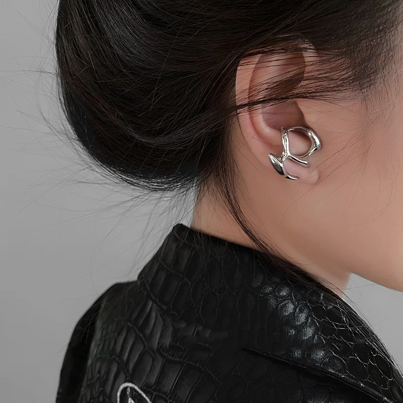 Boucles d'oreilles creuses irrégulières en métal liquide pour femmes