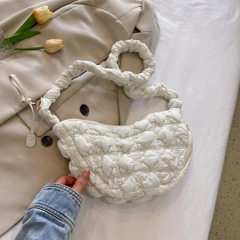 Damesmode Speciale Interesse All-Match Cloud Geplooide Schoudertas. Deze tas is ideaal voor een stijlvolle en veelzijdige look. Past bij alles.