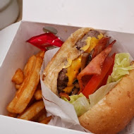 THEFREEN BURGER 樂檸漢堡(朝馬虎城門市)