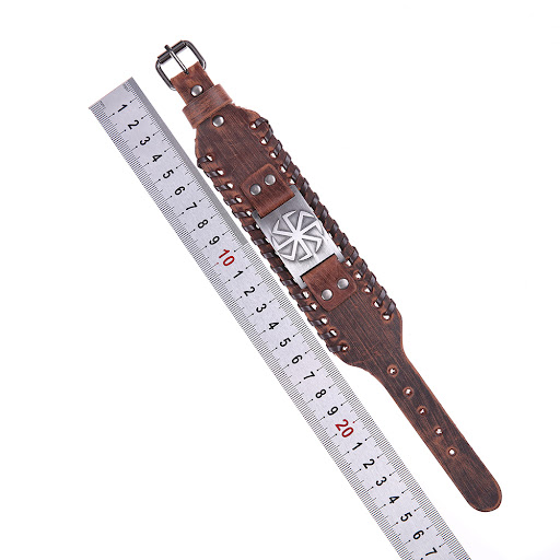 Title 6, Pulsera de cuero de amuleto de nudo irlandés