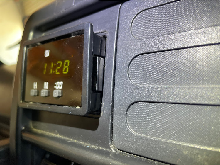 ジムニーの電波時計取り付け・DIY・流用パーツに関するカスタム事例の投稿画像10枚目