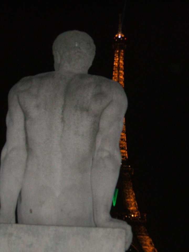 Il guardiano della tour eiffel di Sakti