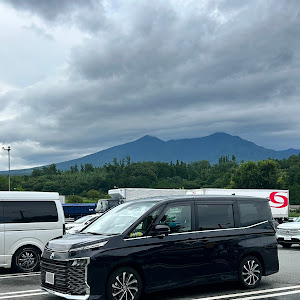 ヴォクシー ZWR90W