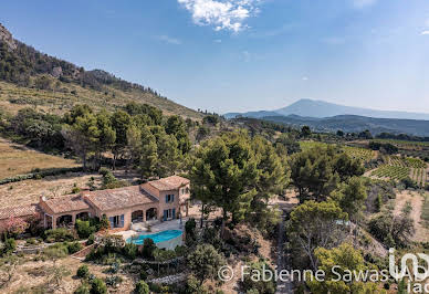 Maison avec piscine et terrasse 10