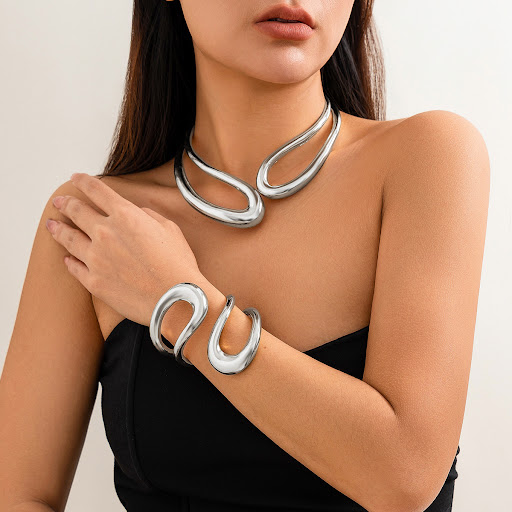 Title 5, Exaggerated Glossy Ring Retro Hollow Bracelet. ...