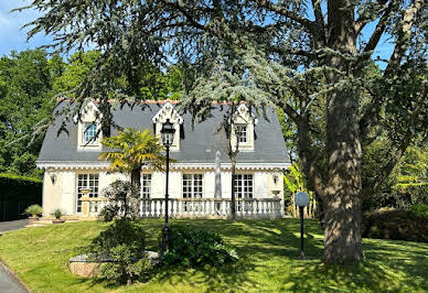 House with pool and garden 9