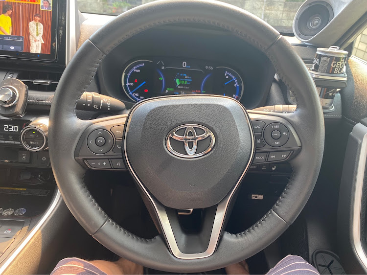 RAV4のハンドルカバー・編み込みに関するカスタム事例の投稿画像2枚目