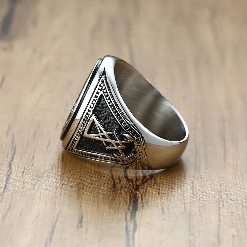 Title 6, Bague homme en acier titane Robuste et élégante...