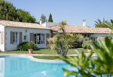 Villa with pool and garden 2