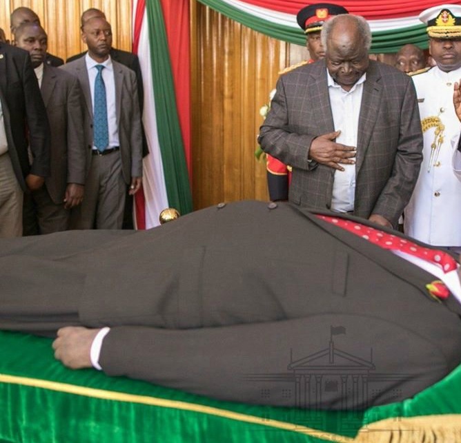 Retired President Mwai Kibaki view the body of former President Daniel Moi at Parliament Buildings on February 9, 2020.