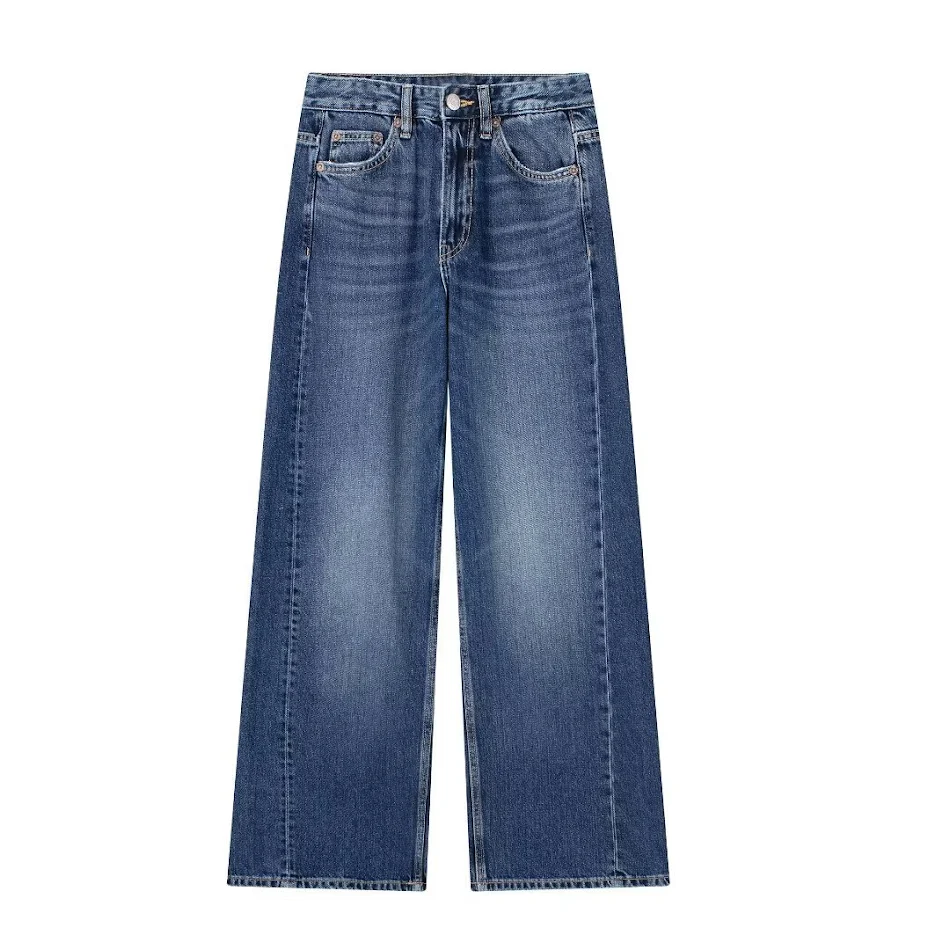 Jean large pour femme, décontracté et long. Adoptez un look tendance avec ce pantalon en jean à jambes larges, confortable et idéal au quotidien.