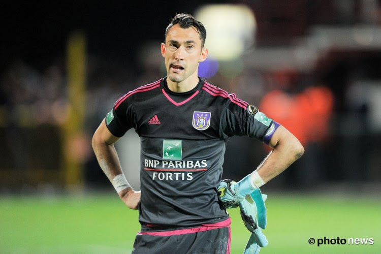 Ambiance dans le vestiaire d'Anderlecht: "Parler, parler mais aussi montrer sur le terrain"