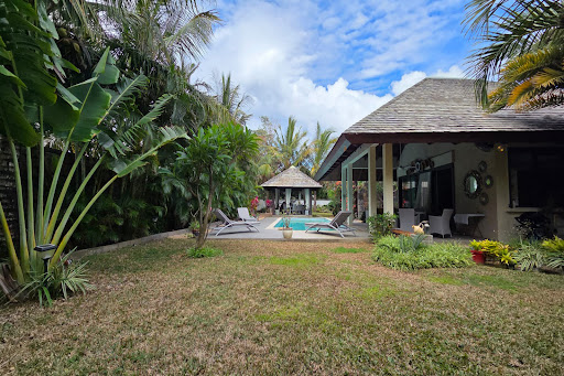 Appartement avec terrasse et piscine 1