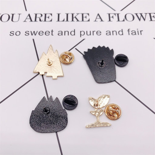 Title 7, Broche pot de fleurs herbe et pic montagne en b...