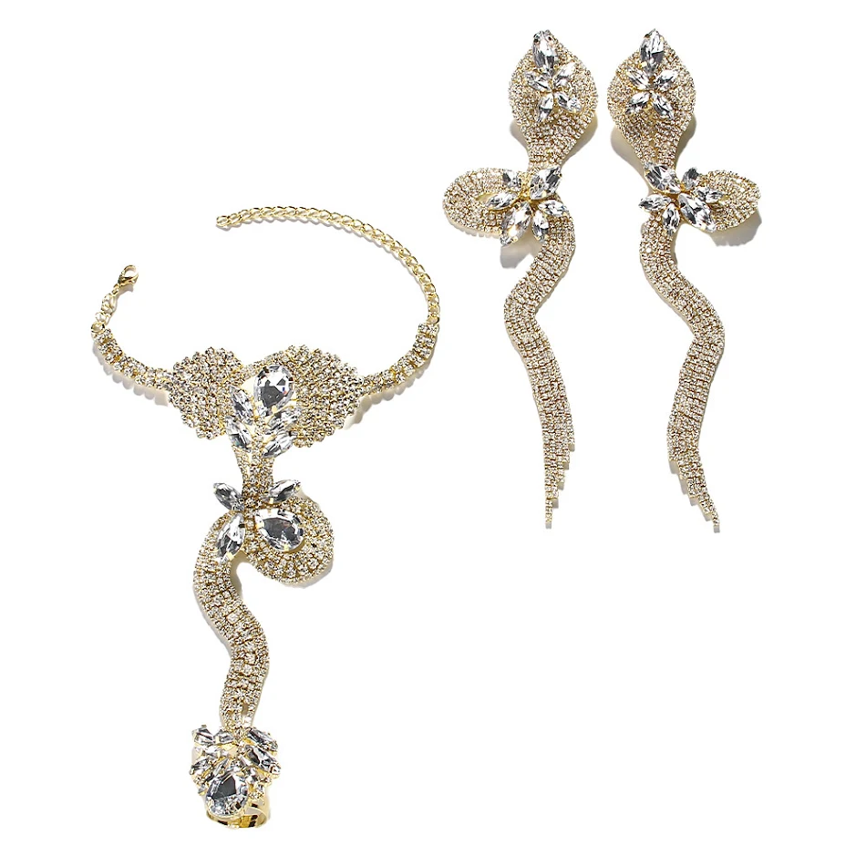 Boucles d'oreilles serpent en strass, design unique. Élégance et éclat pour un look captivant. Idéales pour toutes les occasions spéciales.