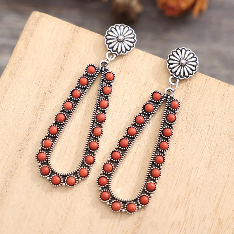 Westerse retro oorstekers met overdreven waterdruppel, rood turquoise, perfect voor een opvallende western look.