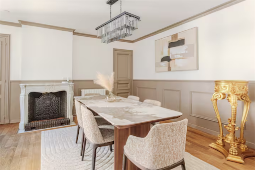 Dining room with marble fireplace - Prestige apartment / penthouse for sale in Paris 8ème, 4 rooms, 2 bedrooms