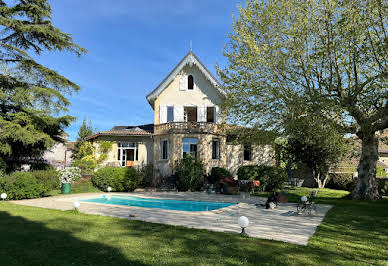 Maison avec piscine et terrasse 8