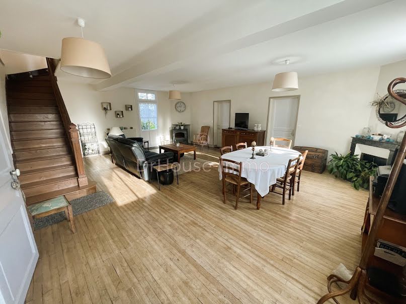 Vente maison 7 pièces 156.52 m² à La Crèche (79260), 285 000 €