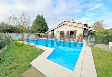 House with pool and terrace 4