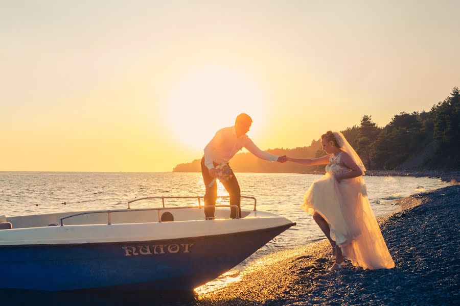 Fotografo di matrimoni Natasha Alatyreva (natashaalatyreva). Foto del 19 ottobre 2018