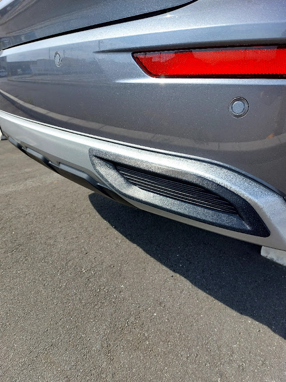 アウトランダーPHEVのAliExpress・ダミーマフラーカバーラッピング・高級感が増しました。・ラッピング試行錯誤に関するカスタム事例の投稿画像12枚目