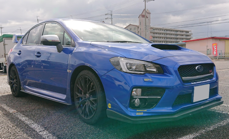 WRX STIのステッカーチューン・真似してみた・洗車したい…に関するカスタム事例の投稿画像1枚目