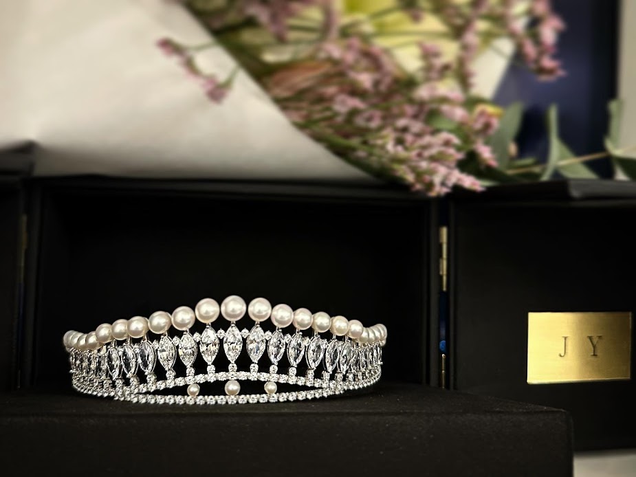 tara jiyeon iu wedding gift tiara crown @jiyeon2__