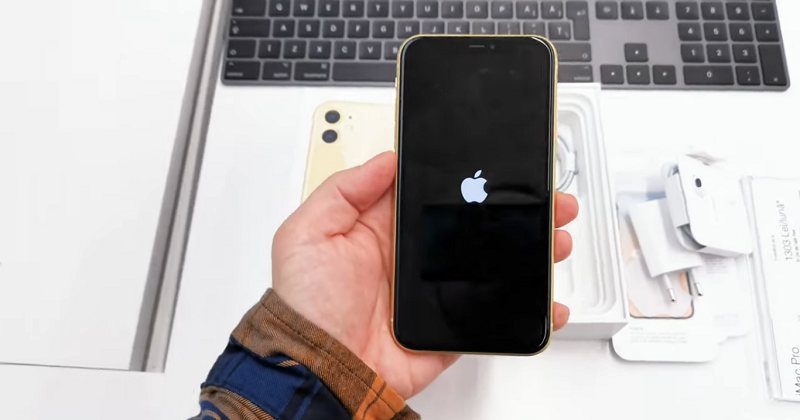 thiết kế iphone 11 màu vàng