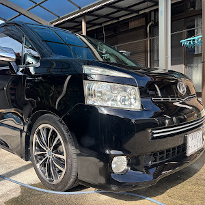 ヴォクシー ZRR70W