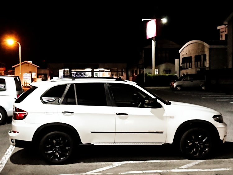 X5のbmw・ピックアッ...🤭🤫🤫🤫・アーッスすんごいこれ🤣・普通サラリーマンのX5・超爽やか系X5に関するカスタム事例の投稿画像3枚目