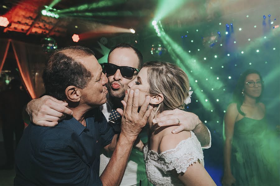 Wedding photographer Raphael Oliveira (raphaeloliveira). Photo of 19 March 2019