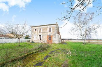 maison à Montpellier-de-Médillan (17)