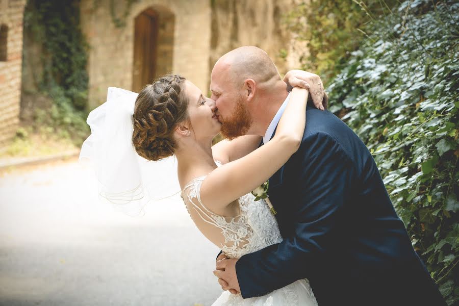 Fotógrafo de casamento Áron Stemler (mangofoto). Foto de 3 de outubro 2021