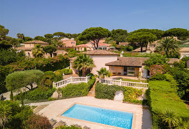 Villa avec piscine et jardin 1