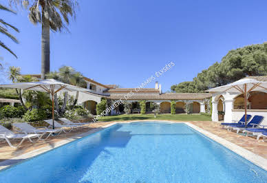 Property with pool and garden 4