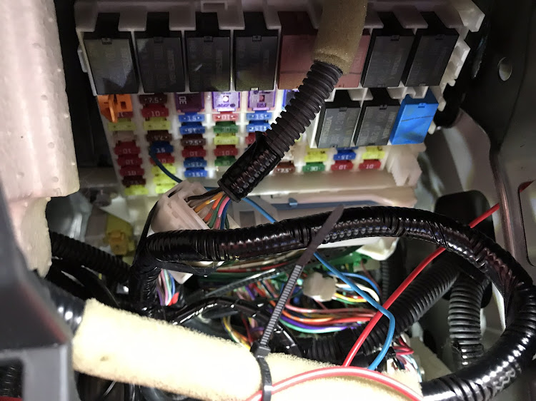フィットのDIY・次回は３連メーター・シンプルな配線頑張るぞ・オートゲージ・少しずつ準備ですに関するカスタム事例の投稿画像3枚目