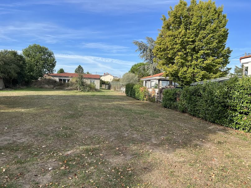 Vente terrain  930 m² à Saint-Romain-le-Puy (42610), 101 000 €