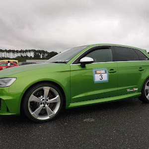 RS3 スポーツバック 8VCZGF