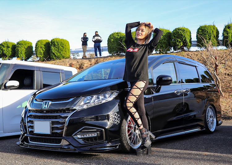 オデッセイの神原みおさん・齊藤静香ちゃん・撮ってもらったシリーズ・あざす😆・N氏としゃちょさん登場笑笑に関するカスタム事例の投稿画像4枚目
