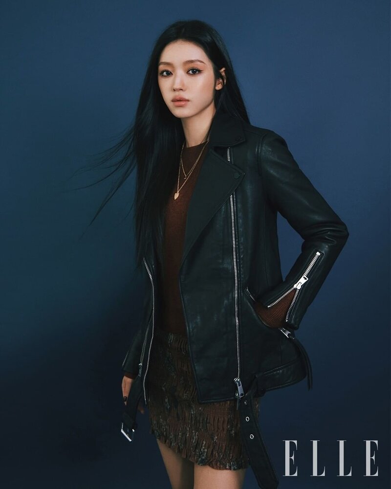 OH-MY-GIRL-YOOA-for-ELLE-Korea-x-ALL-SAINTS-Ekim-Sayı-2022-documents-5