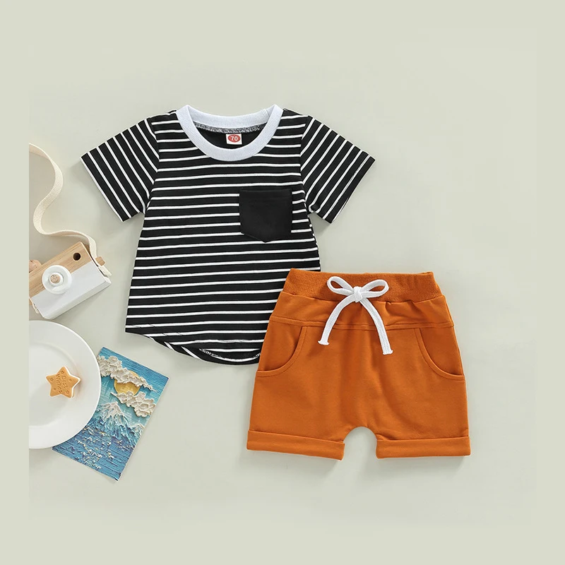 Costume garçon imprimé à rayures pour un style unique. Confortable et élégant, idéal pour les événements spéciaux. Affirmez la personnalité avec ce costume.