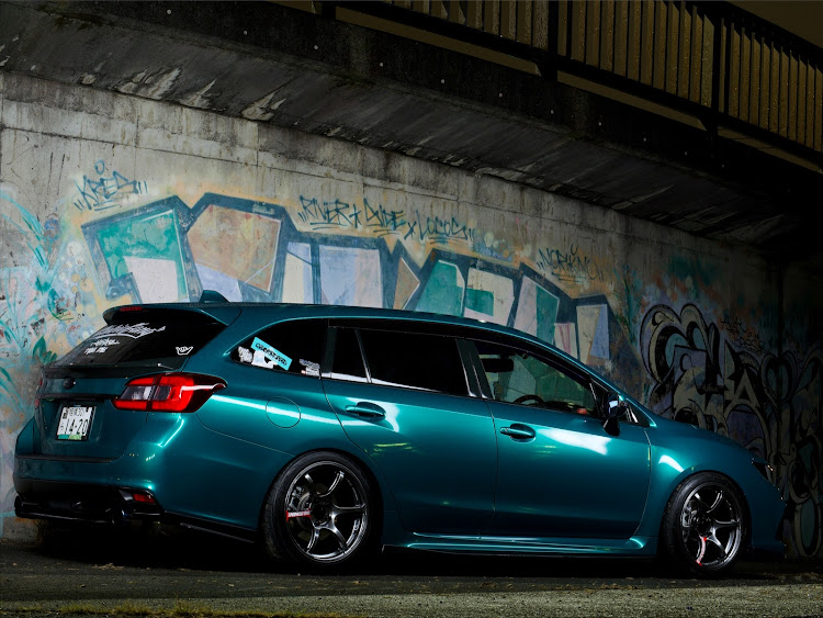 レヴォーグのいつもいいね＆コメントありがとうございます・DOMさんフルラッピング・Pearl Dark Green・グラフィティーアート・夜活📸に関するカスタム事例の投稿画像2枚目